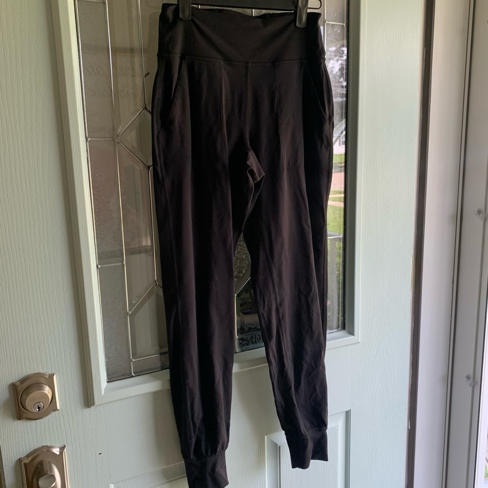 22. Size 4 LULULEMON Black Align Joggers With Pockets